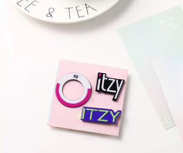 Set of three K-pop Itzy badges