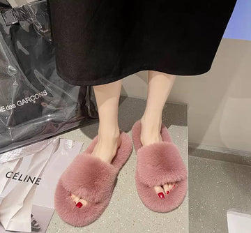 Soft and fluffy women's slippers in pink