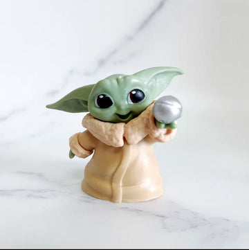 Collectible figure from Star Wars/The Mandalorian: "Little Yoda Grogu"