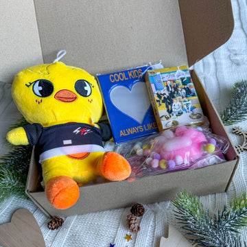 K-pop Gift Set featuring Stray Kids Felix