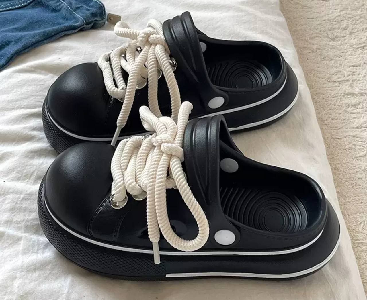 Cute lace-up Krocksy in black