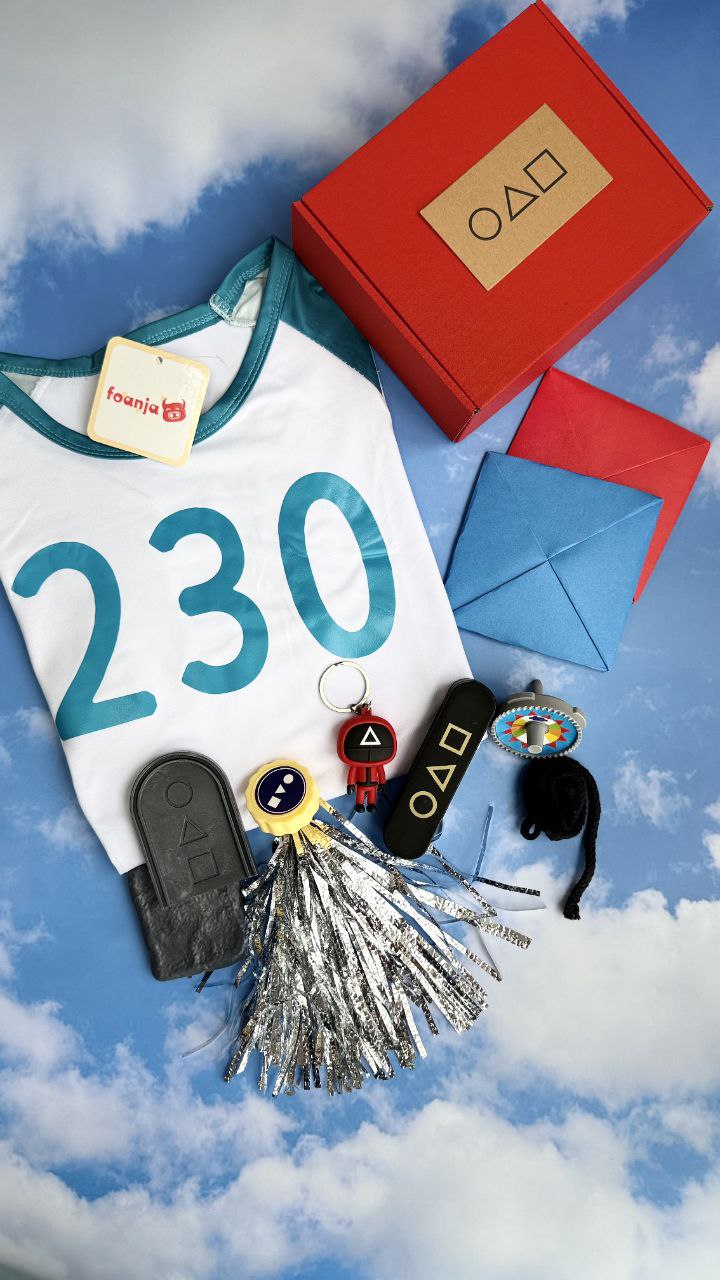 "Squid Game" Gift Set (T-Shirt, Keychain, Games)
