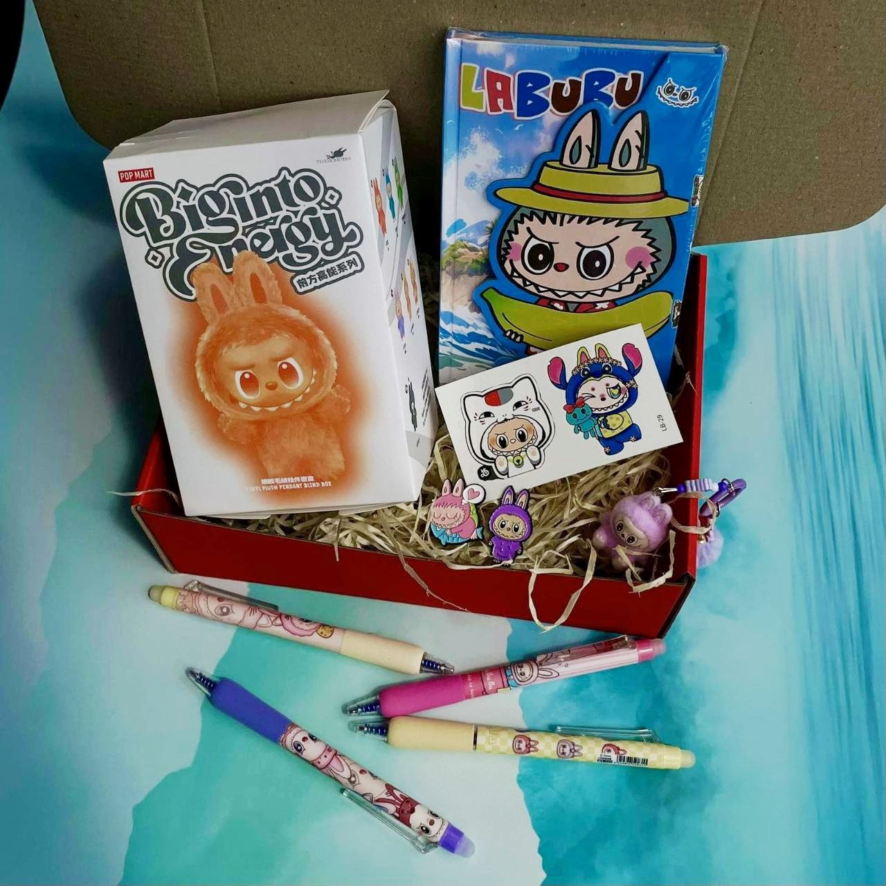 Labubu Gift Set (toy, keychain, notebook + pens, tattoos, foam)
